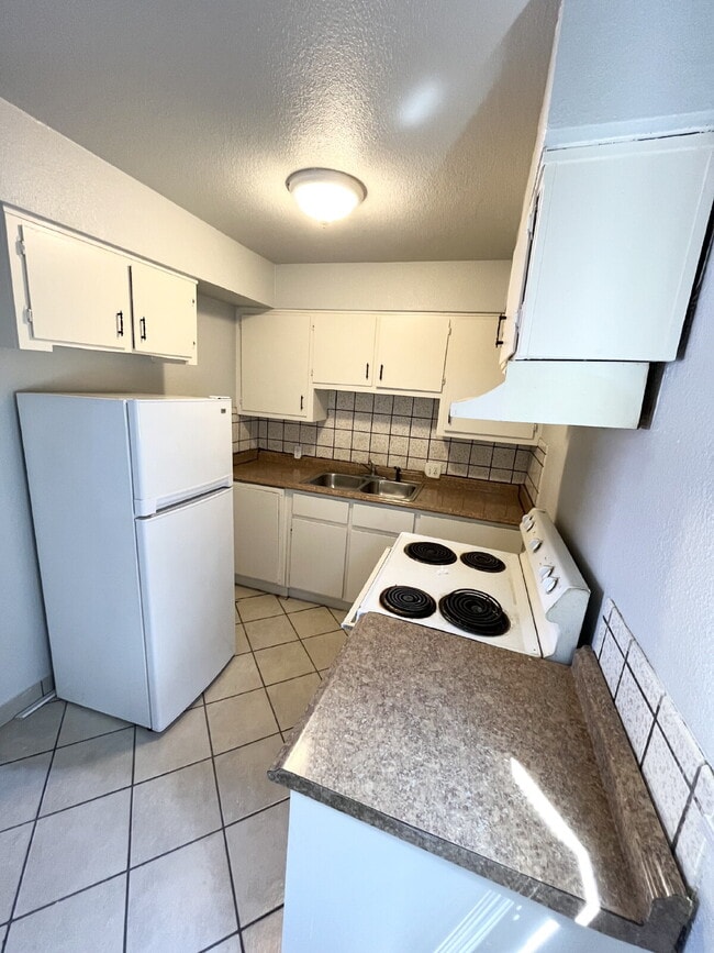 Foto del edificio - Merced: $975 1 bed 1 bath downstairs unit
