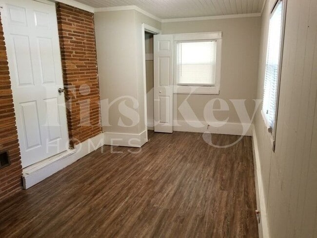 Building Photo - 1371 David Cir