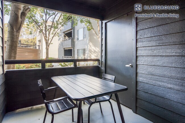 Foto del edificio - 355 N Wolfe Rd