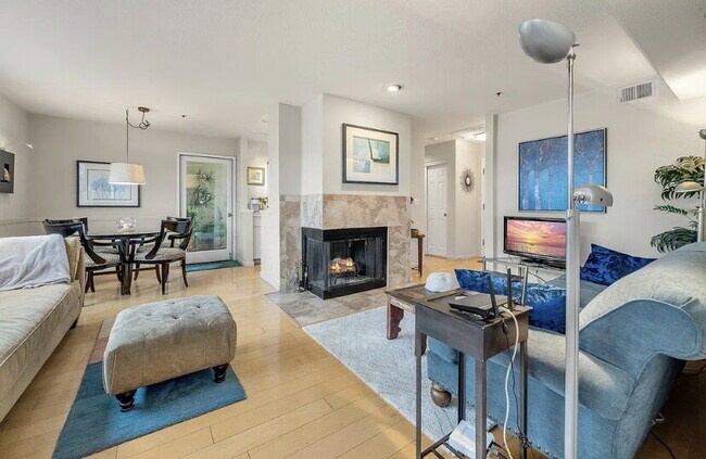 Foto del edificio - Move in and enjoy this amazingly located P...