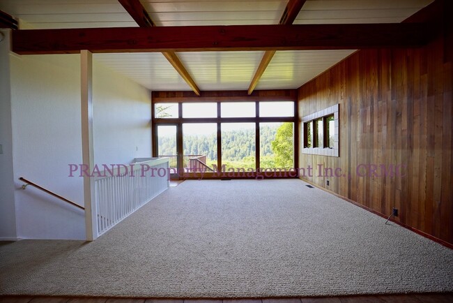 Building Photo - Hillside Home with Gorgeous Views, Close t...