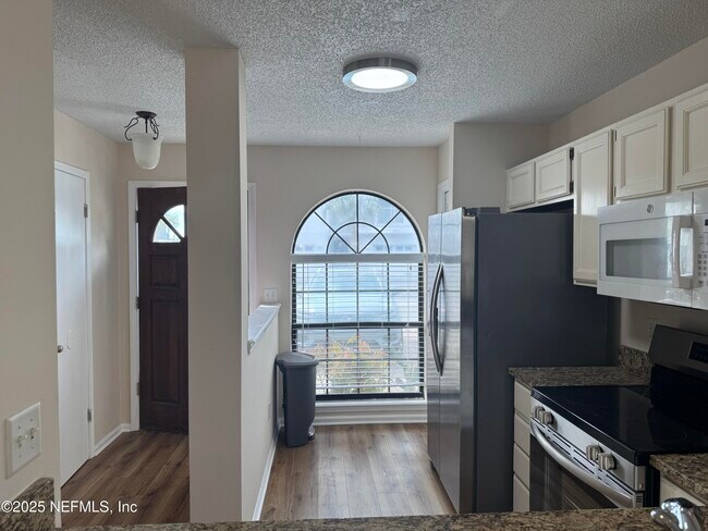 Foto del edificio - 2075 Gail Ave