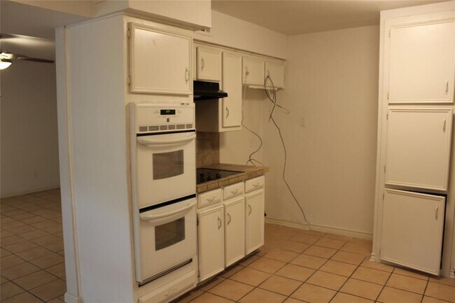 Building Photo - 10028 Glenrio Ln