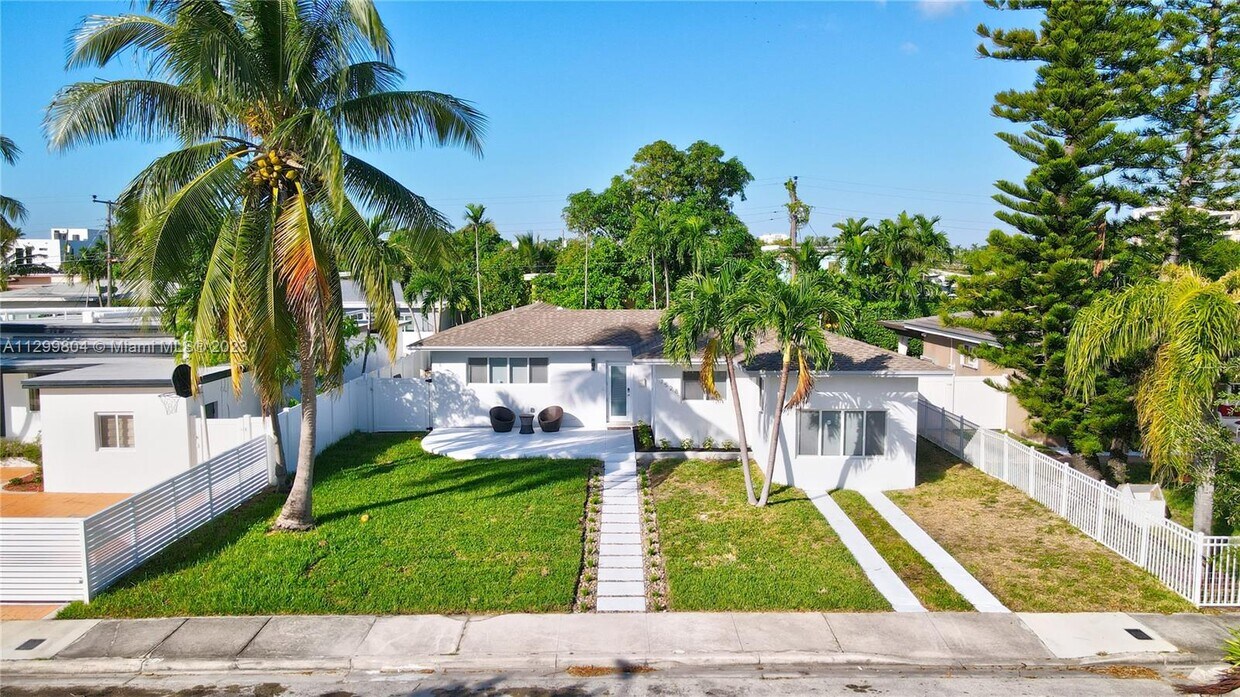 Foto principal - 7528 Buccaneer Ave