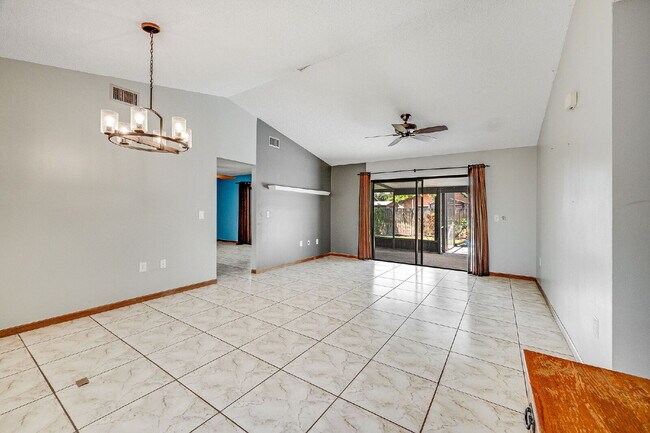 Foto del edificio - Beautifully updated Pool Home