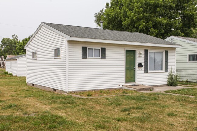 Foto del edificio - 809 N. SHERMAN