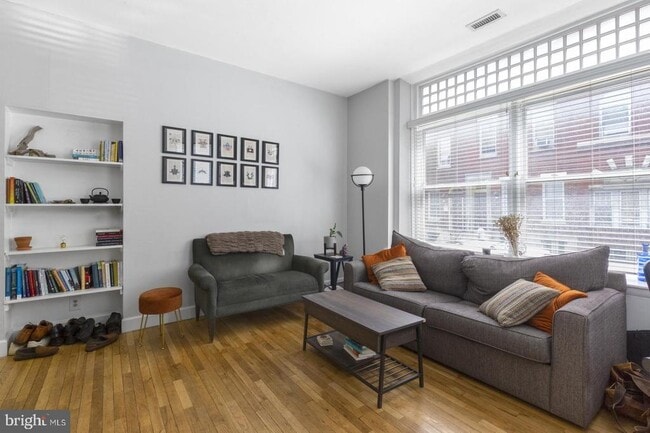 Foto del edificio - 242 S 13th St