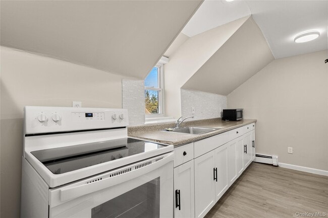 Building Photo - 174 Mills Pond Rd