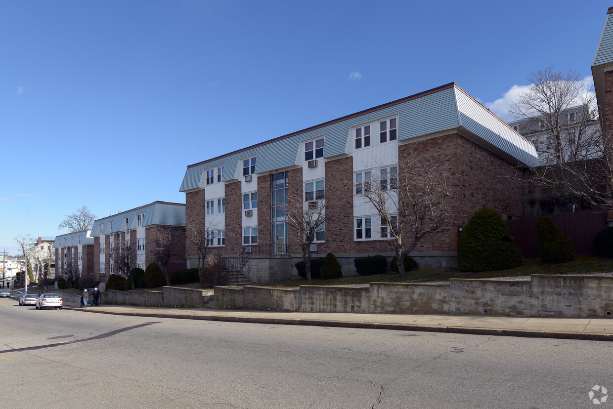 Building Photo - North Main Commons