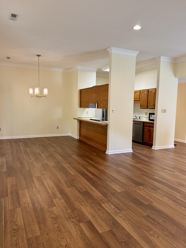 Building Photo - 133 Brandeis Ln