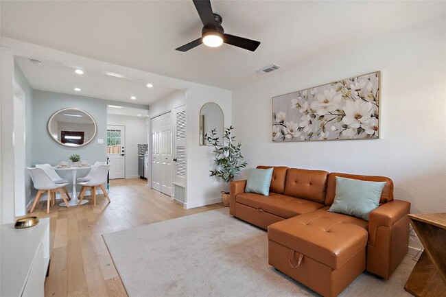 Building Photo - 4904 Hawk Cove
