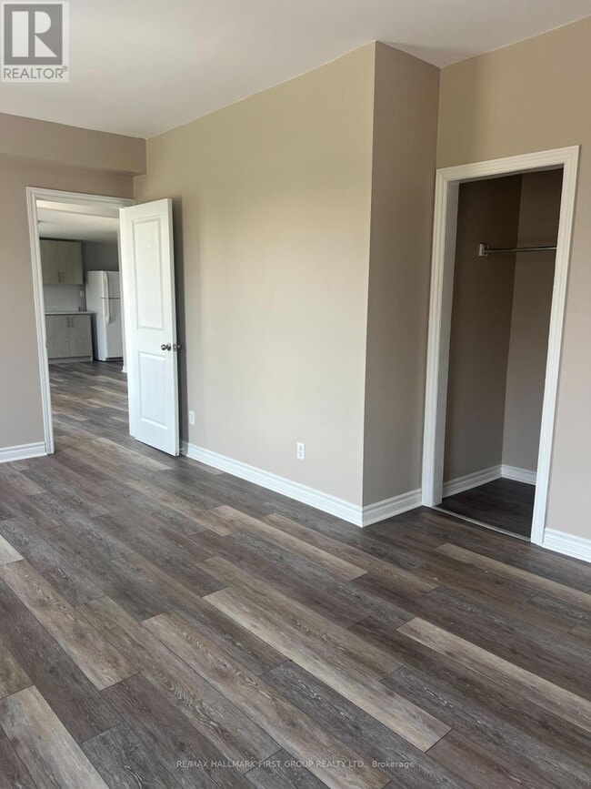 Building Photo - 730 Simcoe St S