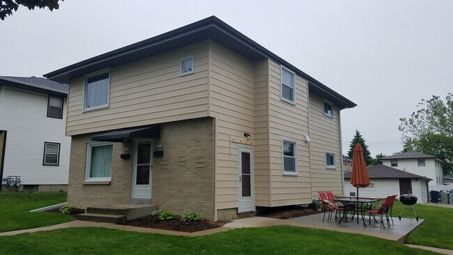 Foto del edificio - 9033 W Crawford Ave