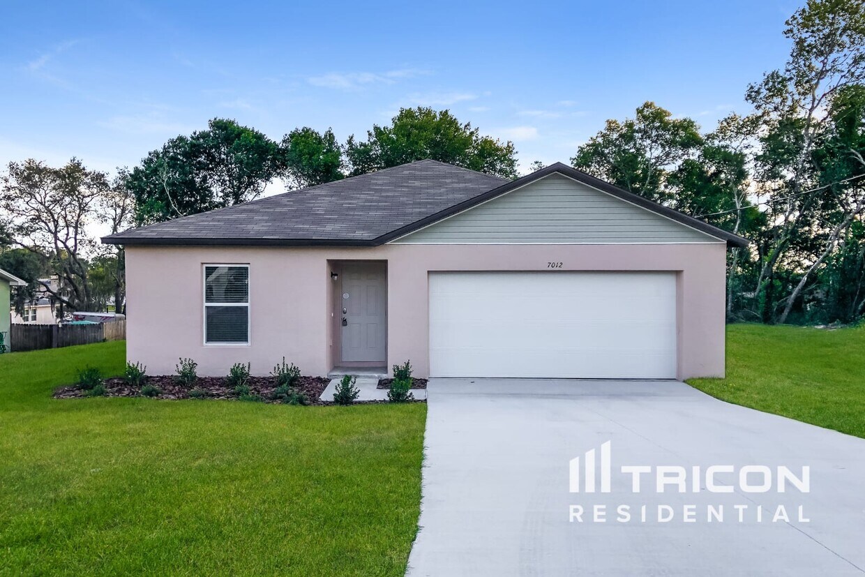 Foto principal - 7012 Everest St