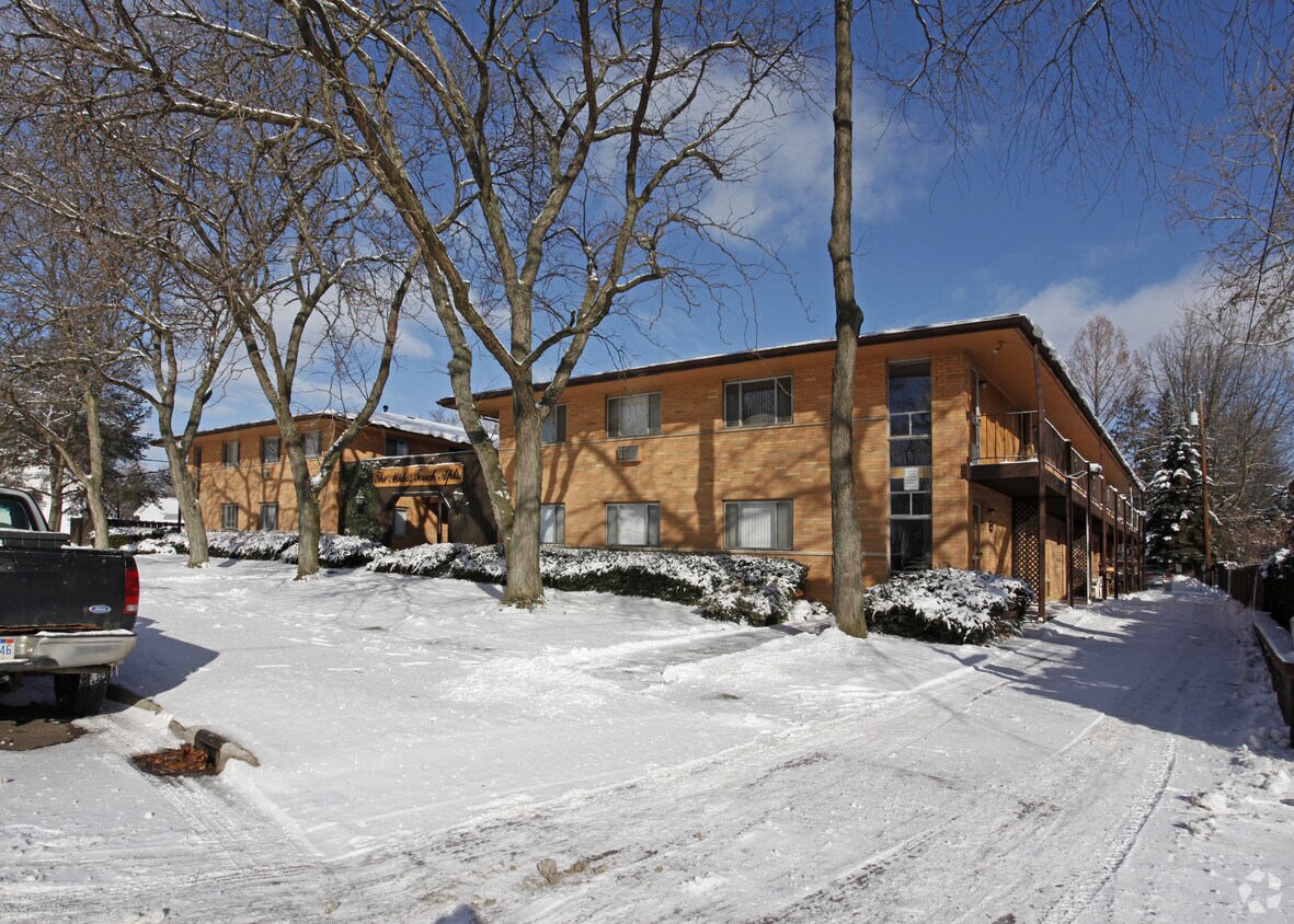 El Midas táctil Apartaments - Rocky Pines Apartments