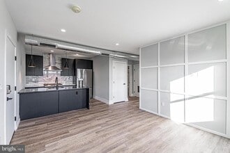 Building Photo - 526 Brown St