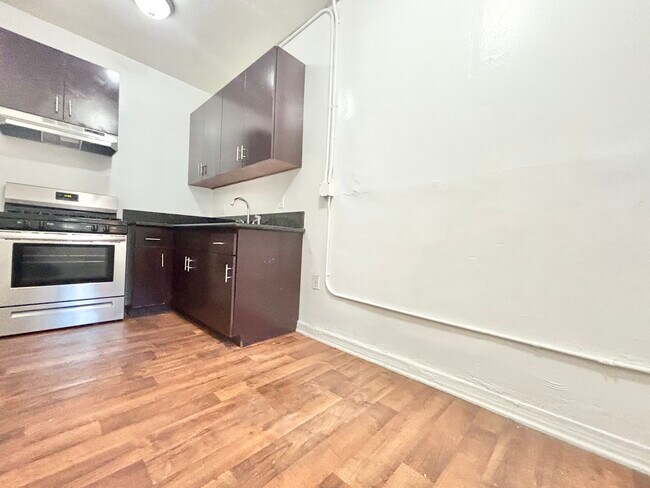 Building Photo - 716 S Berendo St. Los Angeles, CA 90005