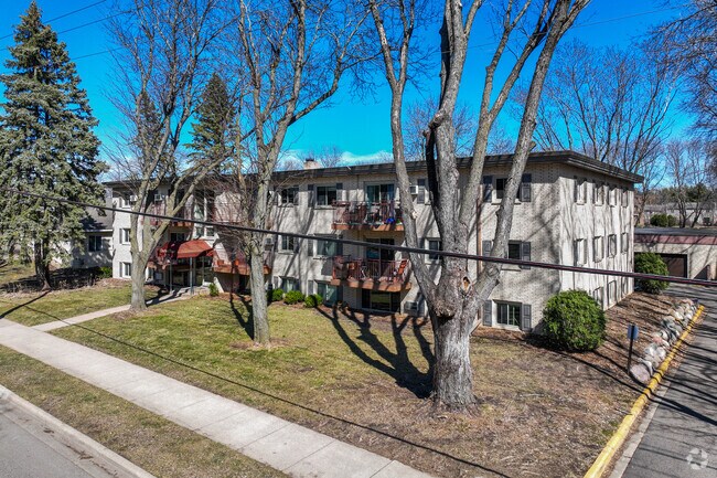 Building Photo - 1620 Charlton St