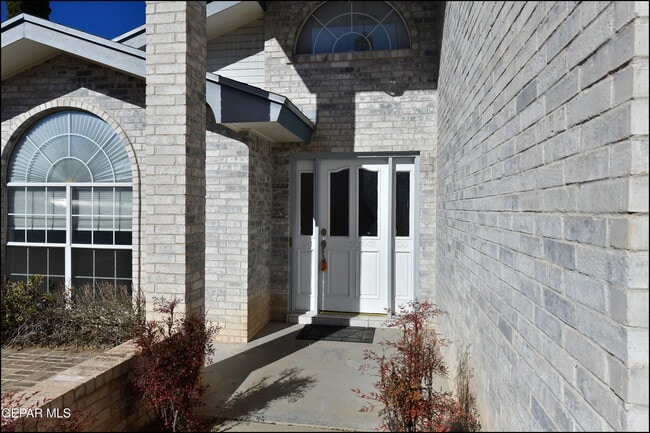 Building Photo - 6553 Brisa Del Mar Dr