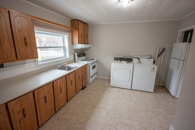 Photo du bâtiment - 416 Elizabeth Ave