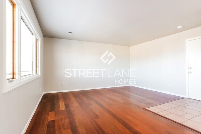 Building Photo - REDUCED!