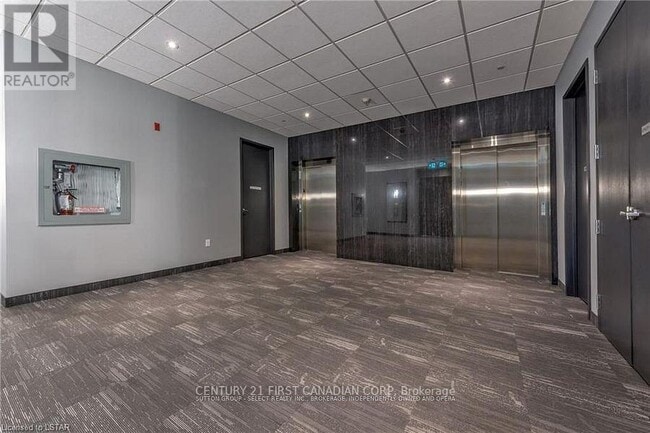Building Photo - 1705-1705 Fiddlehead Pl