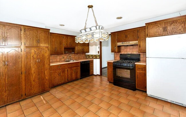 Building Photo - 2050 Hendrickson St