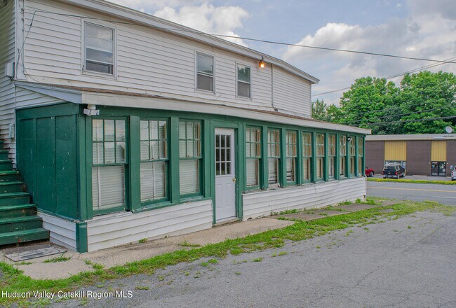 Foto del edificio - 1620 Columbia Turnpike
