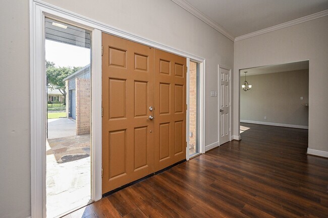 Foto del edificio - 414 Fox Briar Ln