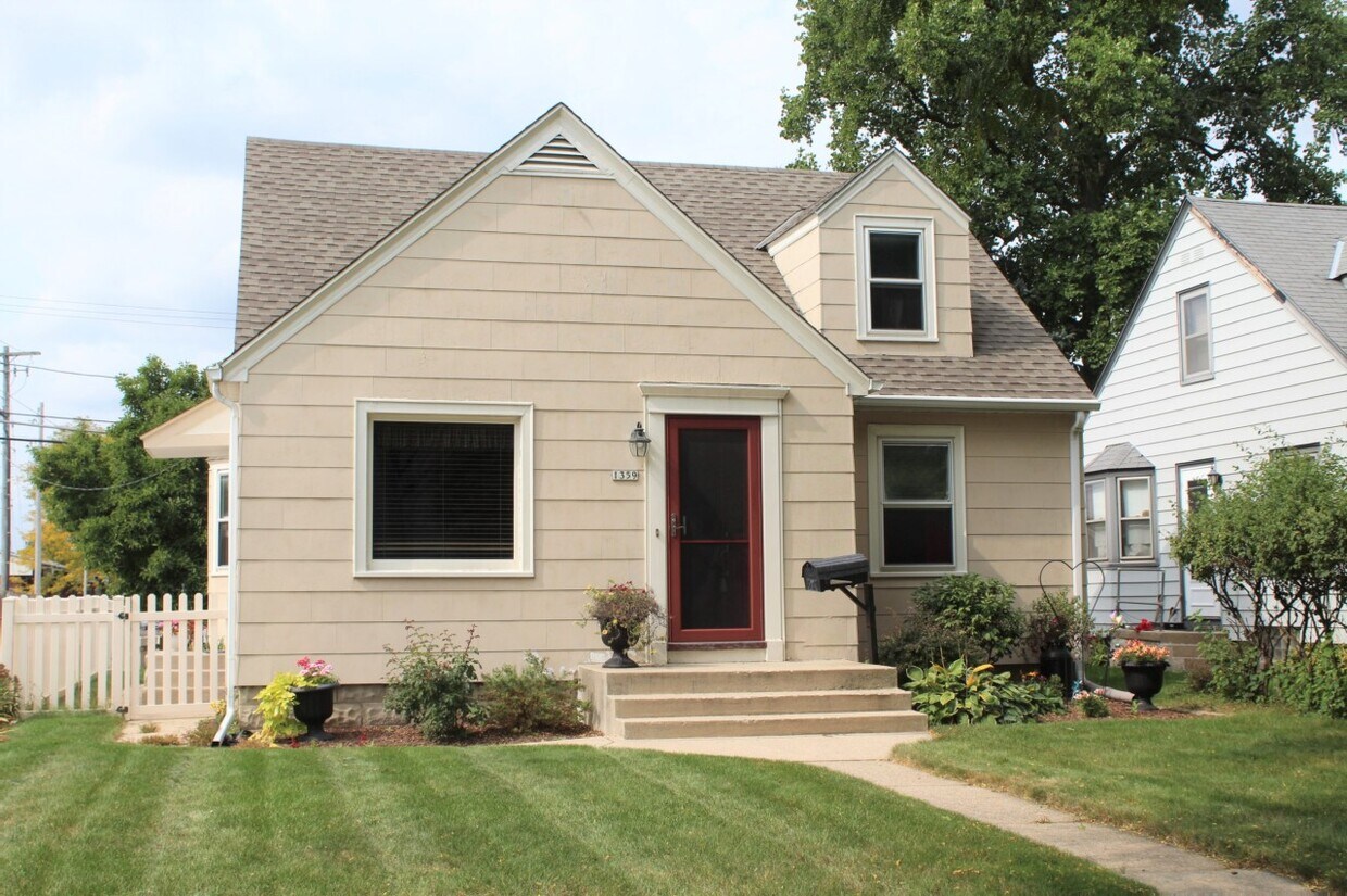 Primary Photo - 1359 S 115th St