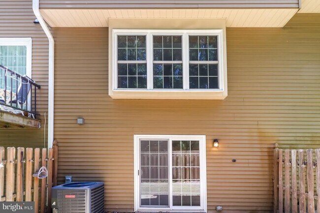 Building Photo - 166 Camber Ln