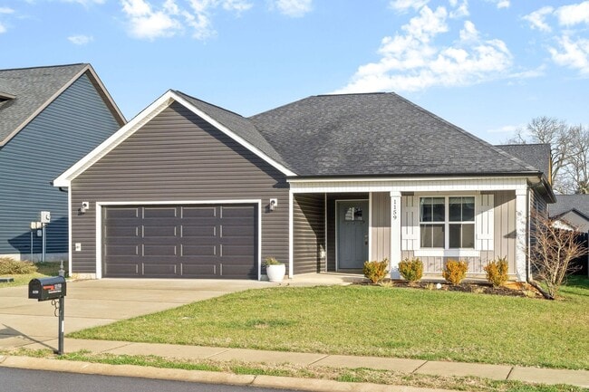 Building Photo - Pet Friendly Three Bedroom!