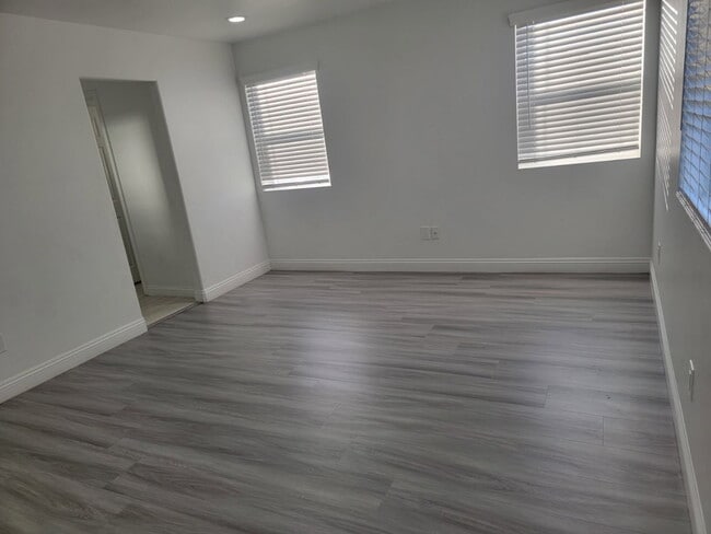 Foto del edificio - Must see - Won't last!  Spacious home with large back yard.