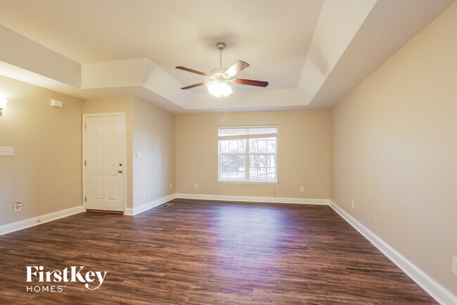 Building Photo - 718 White Oaks Cir