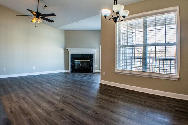 Foto del edificio - 334 Quietwood Dr