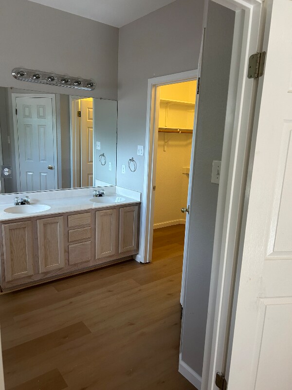 Building Photo - 1225 Darless Dr