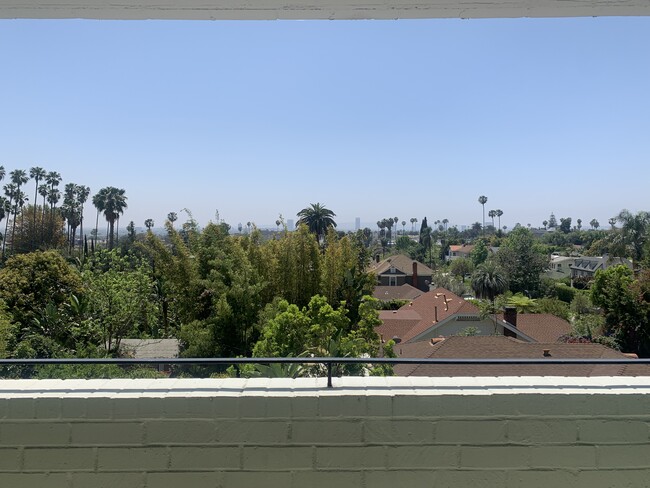 Foto del edificio - 7560 Hollywood Blvd