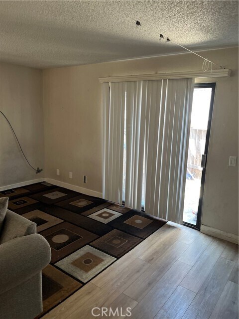 Foto del edificio - 520 E Walnut St