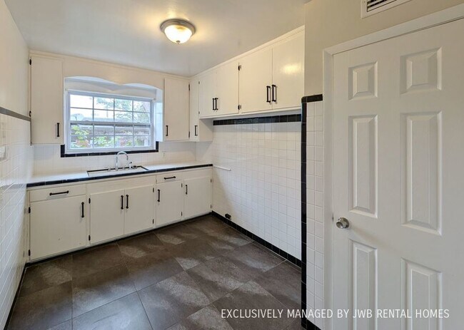 Building Photo - 3113 Belden St