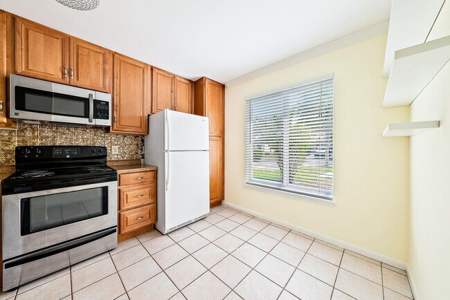 Building Photo - 119 Oakwood Dr