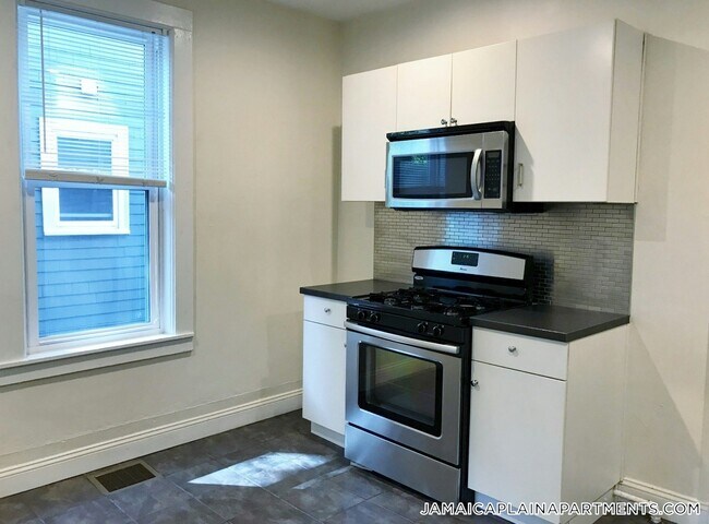 Foto del edificio - 108 Hyde Park Ave