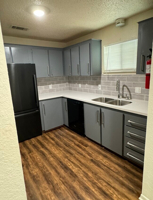 Kitchen (view 1) - 1403 W Avenue D