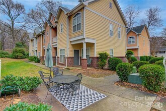 Building Photo - 1553 Pecan Ave