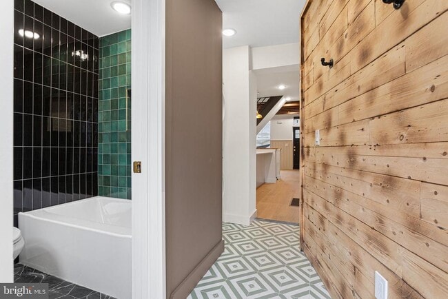 Building Photo - 2341 Belgrade St