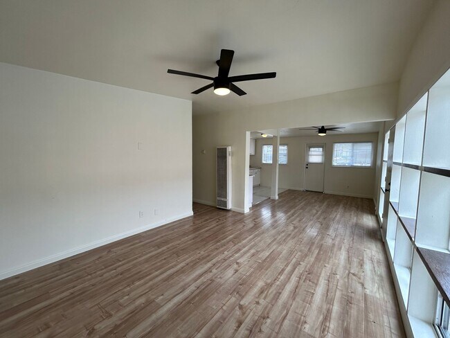 Building Photo - 3 Bed, 1 Bath in San Diego.