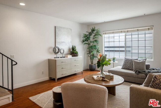 Building Photo - 109 S St Andrews Pl