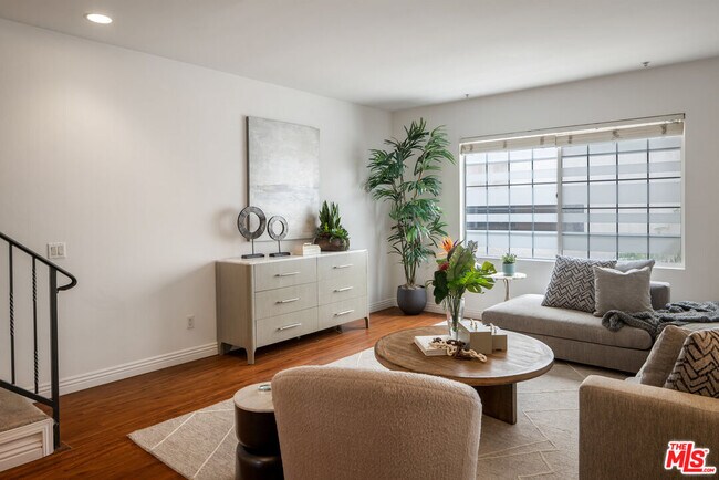 Foto del edificio - 109 S St Andrews Pl