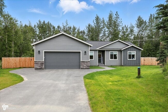 Building Photo - 4 BEDROOM | 2 BATHROOMS | 3 CAR GARAGE | M...