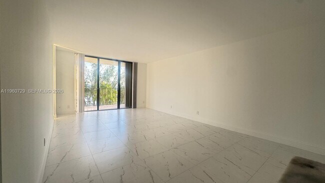 Foto del edificio - 18151 NE 31st Ct