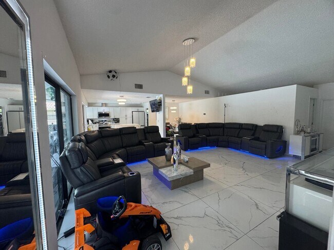 Foto del edificio - 8651 NW 21st Ct